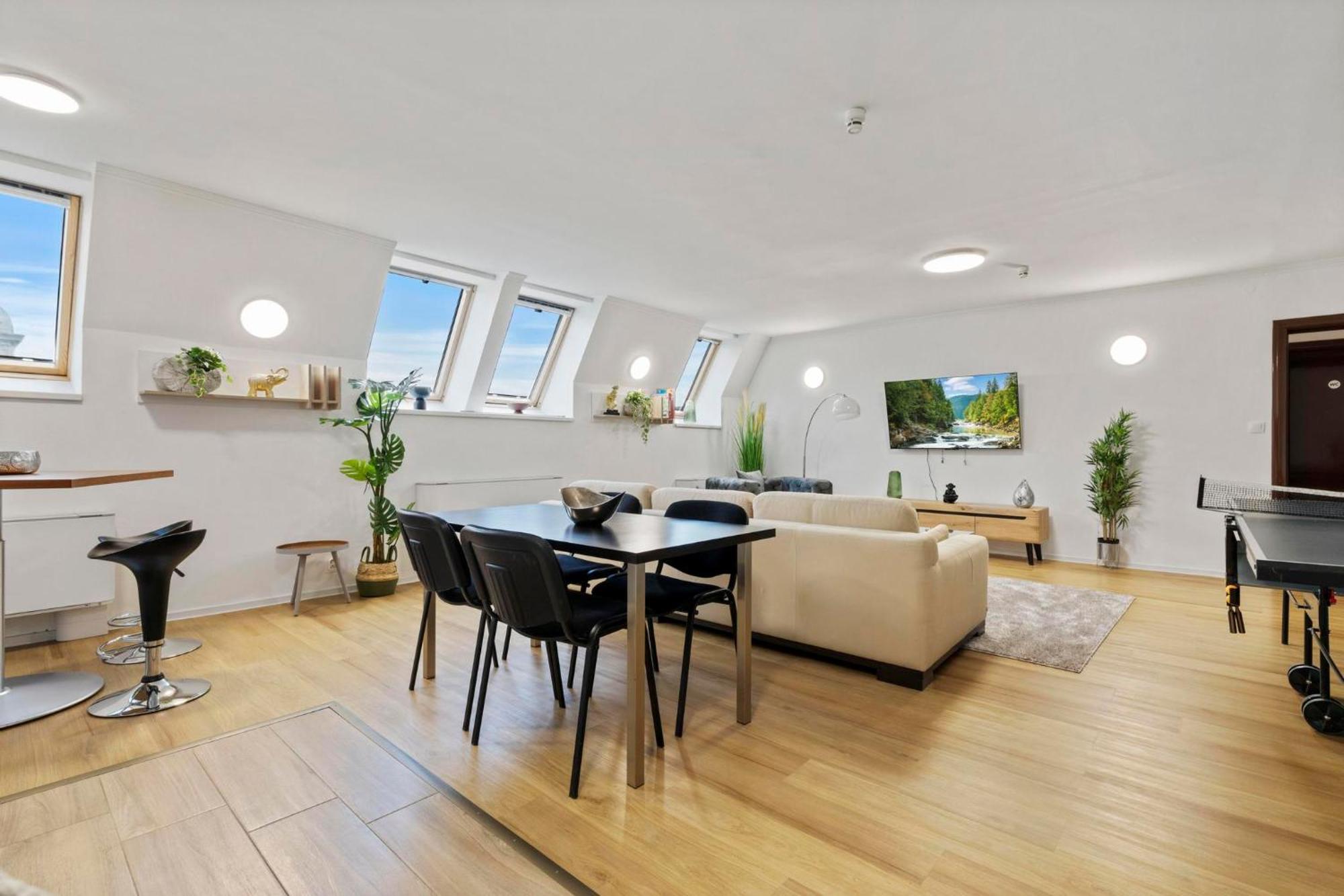 Family Hub In Centre Apartament